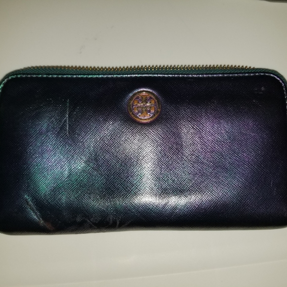 ❌ Sold ❌ Holographic Tory Burch wallet **FAIR** - Picture 4 of 12